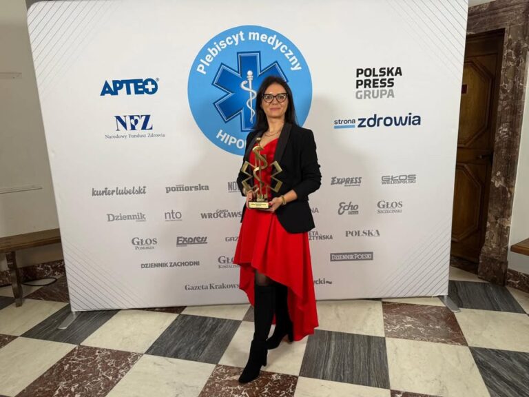 Doskonale wiemy, że nasza specjalista radiolog dr n. med. Karolina Bien zawsze mierzy wysoko, ale w tym roku naprawdę zaszalała zdobywając I miejsce w ogolnopolskim finale Plebiscytu Medycznego Hip… – Image 3