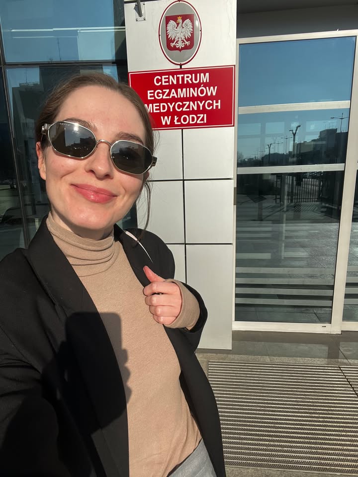 Z radością i dumą informujemy, że nasza lekarz dentysta, Kinga Brasse, pomyślnie zdała egzamin specjalizacyjny z endodoncji 🎉👏