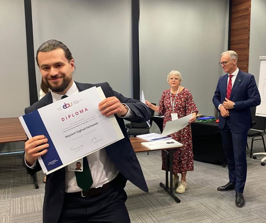 Z ogromną radością dzielimy się fantastyczną wiadomością – lek. Wojciech Garłowski, nasz urolog, zdał europejski egzamin specjalizacyjny z urologii – European Board Examination in Urology (EBU) i u…