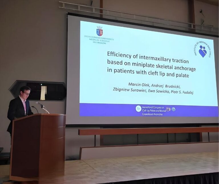🇯🇵📢 Nasz ortodonta, 𝗱𝗿 𝗻. 𝗺𝗲𝗱. 𝗠𝗮𝗿𝗰𝗶𝗻 𝗢𝗹𝗲𝗸, miał zaszczyt 𝘄𝘆𝗴ł𝗼𝘀𝗶𝗰́ 𝗿𝗲𝗳𝗲𝗿𝗮𝘁 podczas 𝟭𝟱. 𝗠𝗶𝗲̨𝗱𝘇𝘆𝗻𝗮𝗿𝗼𝗱𝗼𝘄𝗲𝗴𝗼 𝗞𝗼𝗻𝗴𝗿𝗲𝘀𝘂 𝗻𝗮 𝘁𝗲𝗺𝗮𝘁 𝗥𝗼𝘇𝘀𝘇𝗰𝘇𝗲𝗽𝗼́𝘄 𝗪𝗮𝗿𝗴𝗶 𝗶 𝗣𝗼𝗱𝗻𝗶𝗲𝗯𝗶𝗲𝗻𝗶𝗮 𝗼𝗿𝗮𝘇 𝗣𝗼𝗸𝗿𝗲𝘄𝗻𝘆𝗰𝗵 𝗔𝗻𝗼𝗺𝗮𝗹𝗶𝗶 𝗖𝘇𝗮𝘀𝘇𝗸𝗼𝘄𝗼-𝗧𝘄𝗮𝗿𝘇𝗼𝘄𝘆𝗰𝗵, który odbył się w 𝗞𝗶𝗼𝘁𝗼.  Gratulacje dla Marcina👏💙
