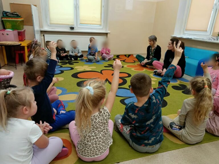 Przedszkole Nr 23 w Chorzowie, na zaproszenie Pani Nauczycielki Patrycji Widlok, odwiedziły dziś nasze higienistki stomatologiczne – Bogusia Furman i Sonia Urban. Przeprowadziły zajęcia edukacyjne … – Image 7