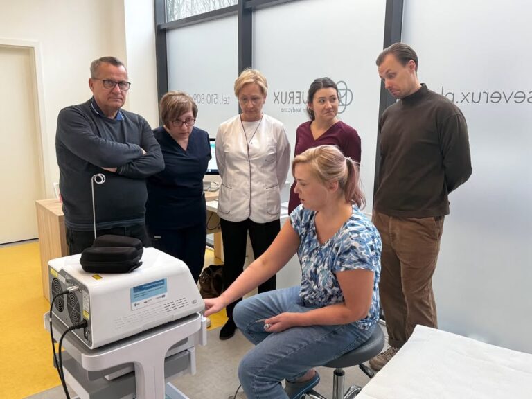 Dziś, w walentynkowej aurze 💝, odbyło się szkolenie dla drugiej grupy z obsługi naszego nowego lasera diodowego do zamykania naczynek ✨🔴 – Image 2