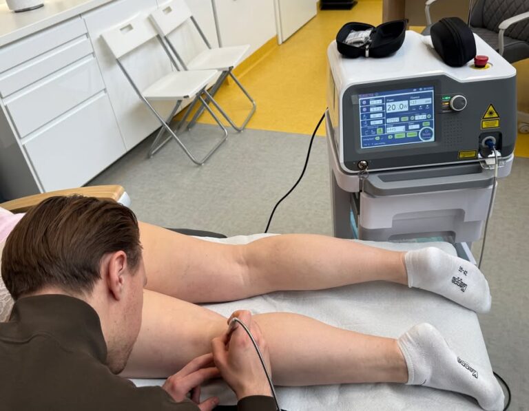 Dziś, w walentynkowej aurze 💝, odbyło się szkolenie dla drugiej grupy z obsługi naszego nowego lasera diodowego do zamykania naczynek ✨🔴 – Image 9