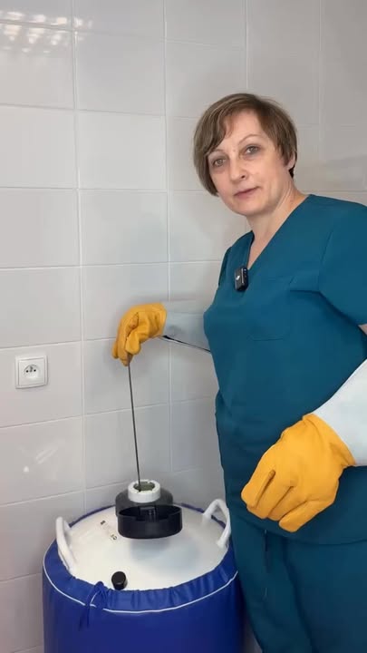 Mgr Eva Hunder, specjalista podolog, wyjaśnia, na czym polega usuwanie brodawek wirusowych metodą ciekłego azotu Brymill CRY🥶🦶 – Image
